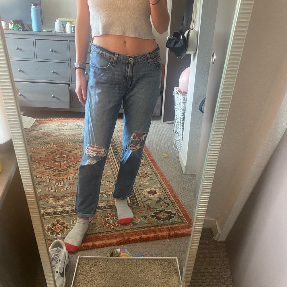 Too big on me. Lucky low rose jeans. Size 6.